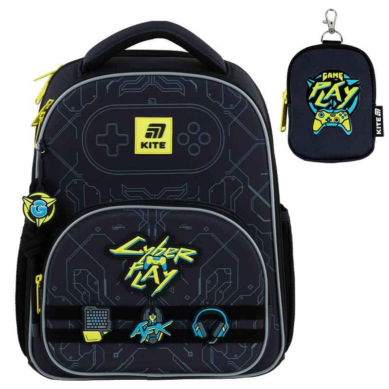 Передній вигляд рюкзака Kite K25-556M-2 з яскравими геймерськими значками та аксесуарами.