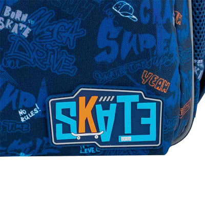 Яскрава нашивка "SKATE" та графіті-принт – вибір для підлітків і скейтерів