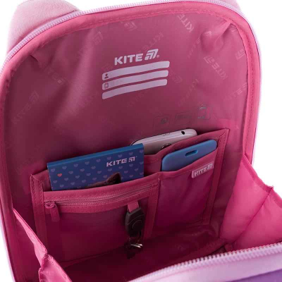 Наповнена внутрішня частина рюкзака Kite HK25-555S – зручний органайзер для блокнотів, гаджетів та аксесуарів.