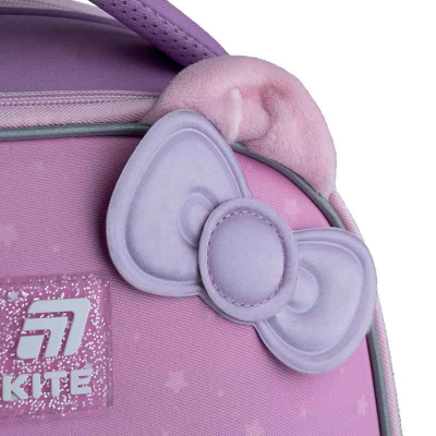 Верхня частина рюкзака Kite HK25-555S з м'якими пухнастими вушками та об’ємним бантиком у стилі Hello Kitty.