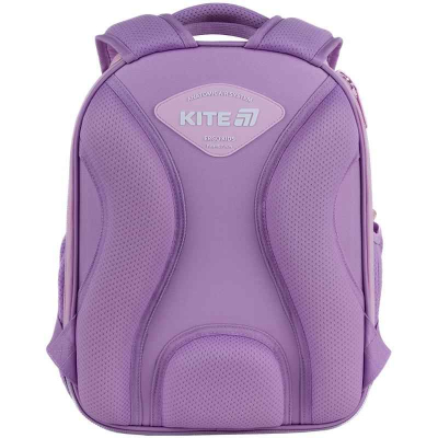 Задня частина рюкзака Kite HK25-555S із дихаючими подушками та брендованим логотипом – комфорт та стиль для школярки.
